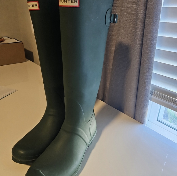 Hunter tall green rain boots - Picture 2 of 5
